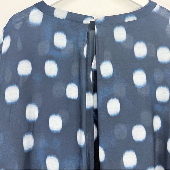 Chico’s Navy Blue White Dot Lightweight Pleat Tiered Flutter Sleeve Blouse NEW - Picture 8 of 15